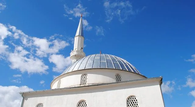 The “Tahtal” mosque in Pec in time pandemic is transformed into “direction”