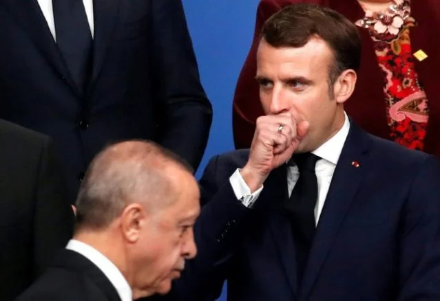 En “fight” avec la Grèce, Erdogan durcit même contre le président Macro