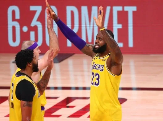 Lakers einen Sieg weit von Conference final