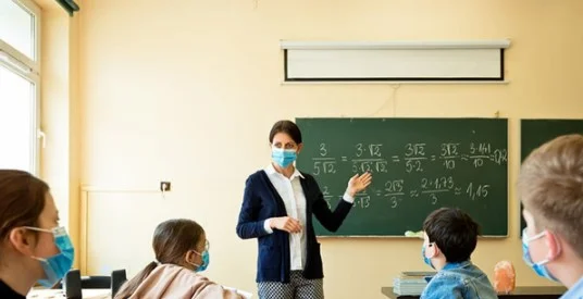 Ministerium für Bildung: Die Masken werden nicht von Studenten selbst zur Verfügung gestellt
