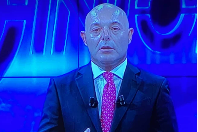 Lo que está pasando con Blendy Fevzie, sudando en su show (Foto)