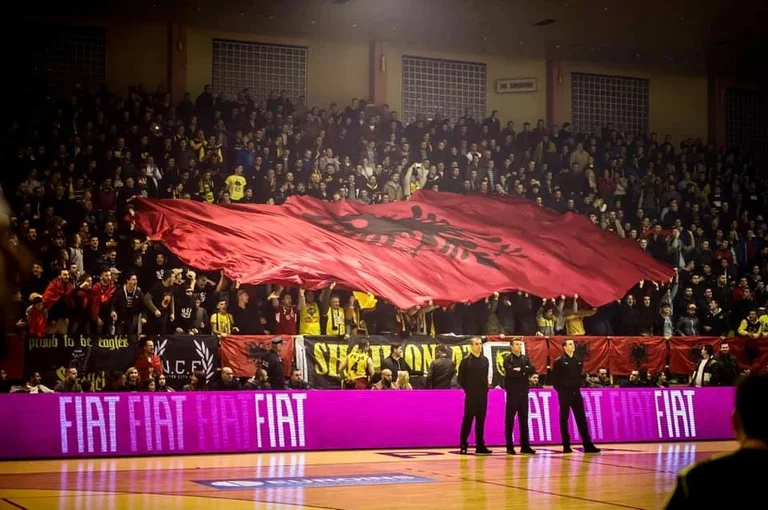 Oggi la storia legge: Kosovo, l'Albania diventa una