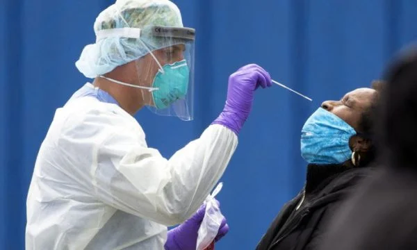 Il medico italiano preferisce: non fare il test coronarico con il tampone, stai rischiando la tua salute.