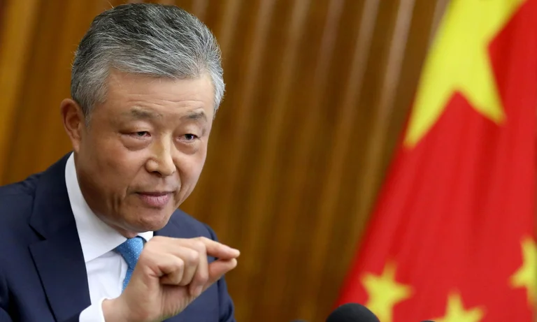 Embajador de China, afirma haber sido hackeado en la cuenta