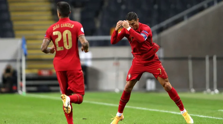 France wins show against Croatia, Ronaldo in a thrilling form. alone defeats Sweden.