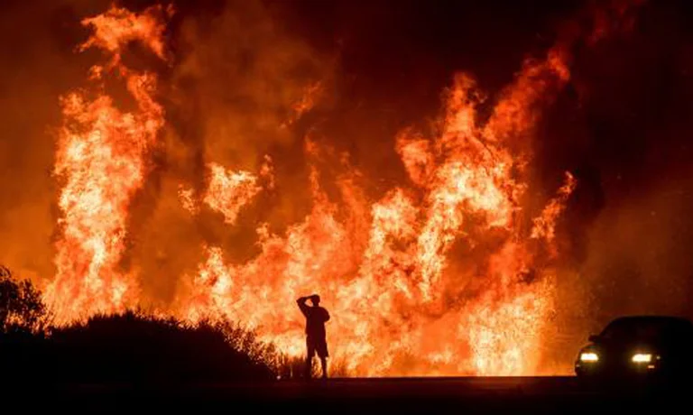 Oltre 8mila km2 coinvolti negli incendi della California, record dal 1987