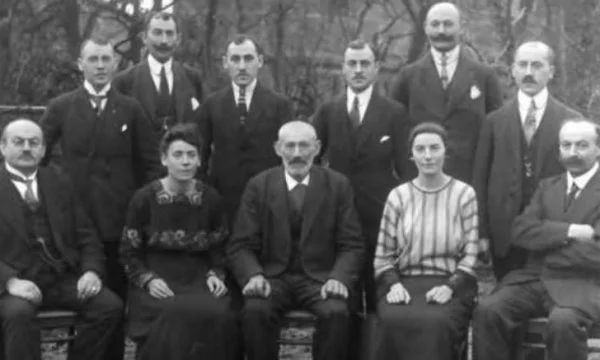 The Mystery of 8 Families Who Rule the World