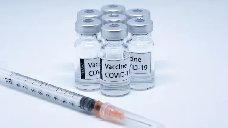 Test du vaccin, d'AstraZeneca et d'Oxford : Réaction douteuse à un Partager