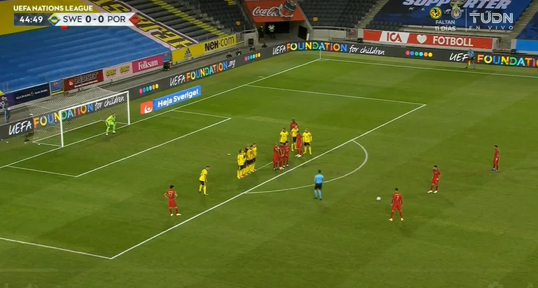 La Suède de Cristino Ronaldo d'Bombardon avec un but absolument sensationnel de tir libre