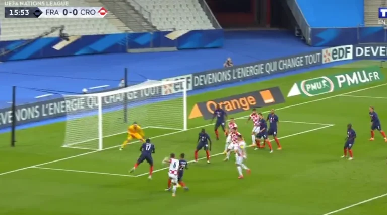 La Croatie secoue la France entre Paris, Lovren marque un brillant but