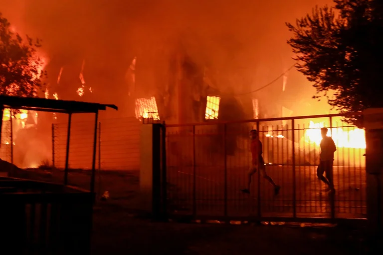 Fire in Lesbos refugee camp, thousands evacuate