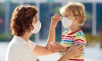 L'apertura scolastica è iniziata, come potete vedere, il bambino è stato colpito da coronari.