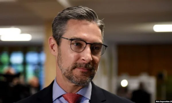 American professor says EU '%s' is preparing a major agreement for Kosovo- Serbia
