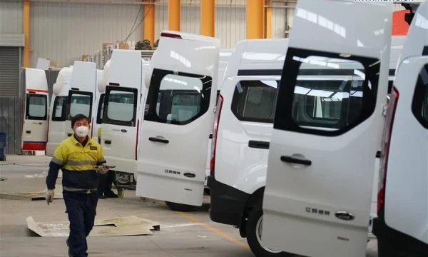 Elle était dans un état grave de la part du coronaire, 19 ans a été violée dans une ambulance par un employé.