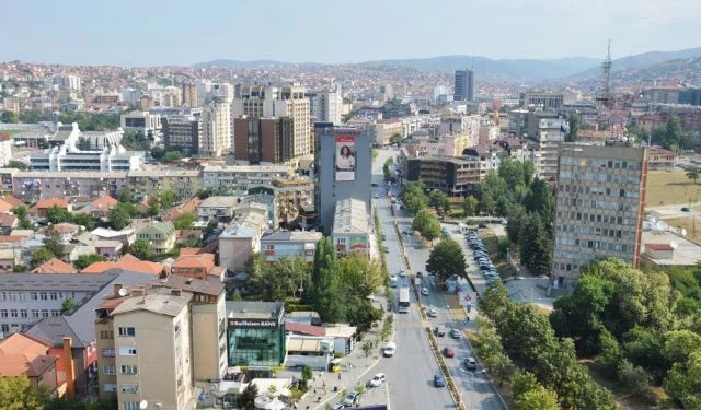 Sot protestë nga ballkonet ndaj situatës politike