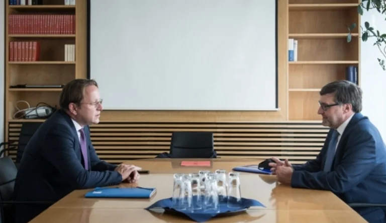 Palmer et Várhely discutent de la normalisation des relations au Kosovo- Serbie