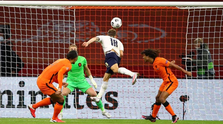 Italy defeats Mourinho - style Netherlands, a three - point goal