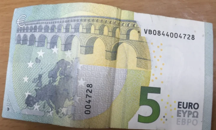 Court sentenced to prison the blood-blooded prison that attempted to bribe the police 5 euros
