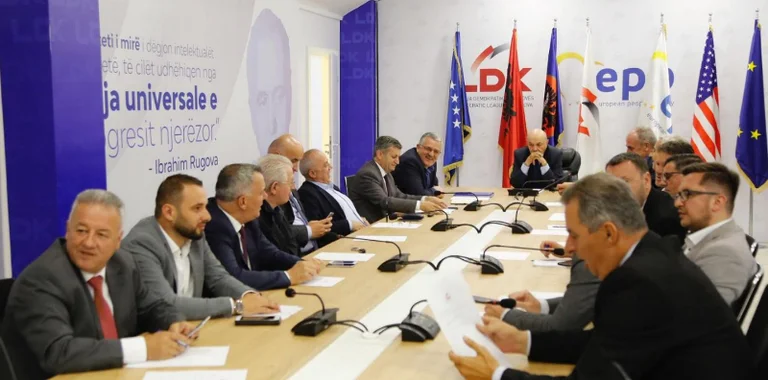Këta janë anëtarët e Këshillit të Përgjithshëm që votuan kundër shkarkimit të Osmanit nga pozitat e saj në LDK