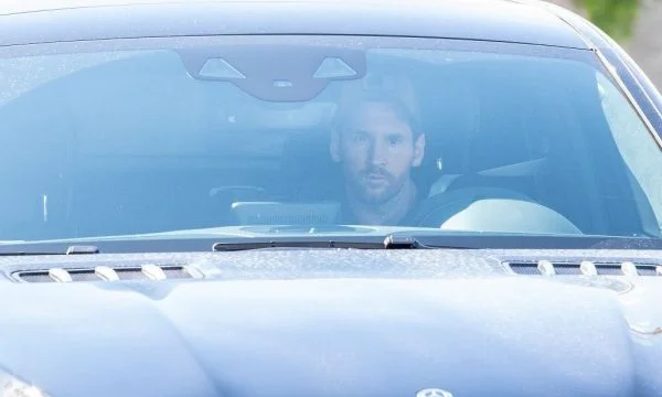 VIDEO/Messi por primera vez en su formación con Barcelona después de pedir permiso