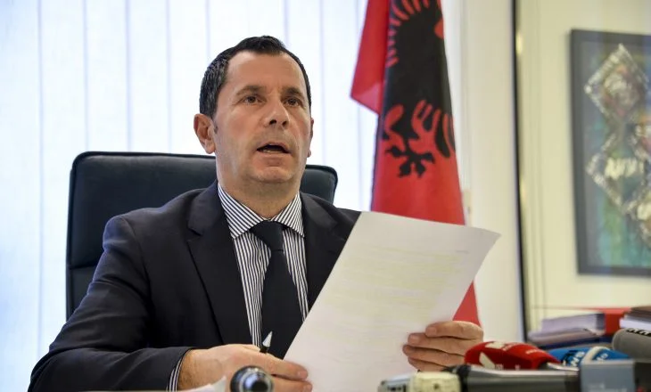 Turpi mbulohet me ‘delete’: Tomë Gashi i VV-së fshin postimin skandaloz me Hitlerin