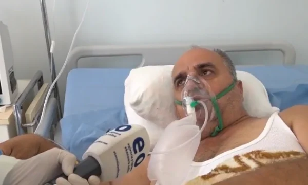 Zemaj e viziton në Infektivë deputetin në karrocë, i prekur me koronavirus