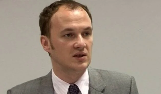 Petrit Selimi i reagon Grenellit, thotë se për vizat i citoi mediet