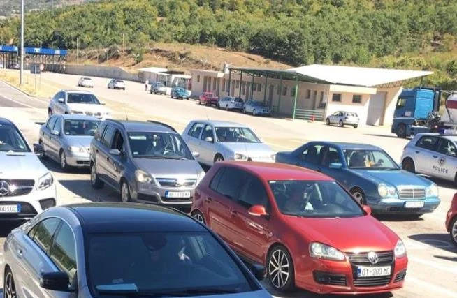 Mbi 30 mijë kosovarë drejt brigjeve shqiptare në fundjavë