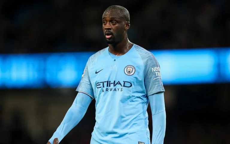 Skadaloze: Ish- mbrojtësi i Manchester Cityt përjashtohet nga ndeshja – postoi video të një gruaje lakuriq