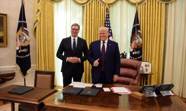 Vuçiq publikon foto me Trumpin, thotë se Serbia ka arritur marrëveshje të mirë