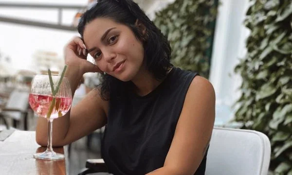 Fifi mahnit me linjat trupore, kaq në formë s’e keni parë asnjëherë
