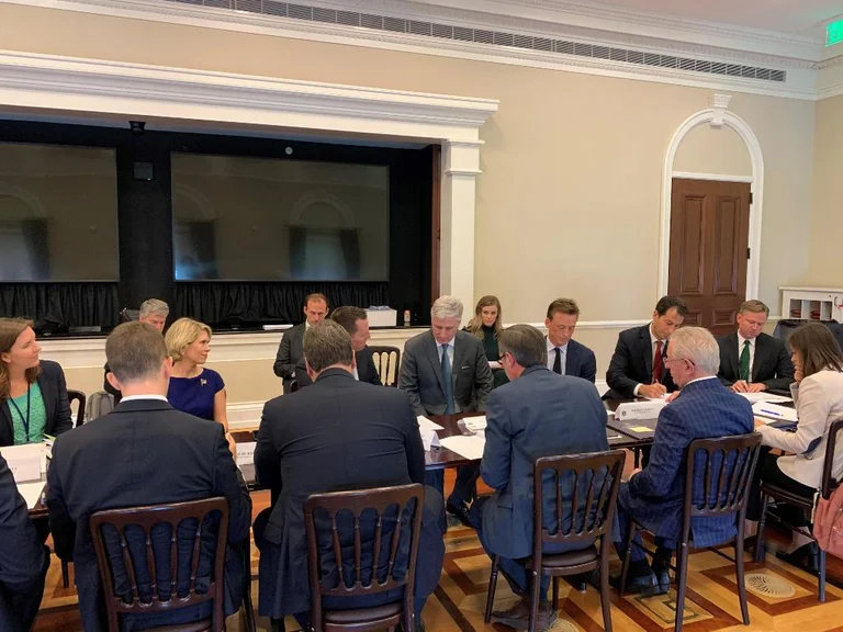 Vonohet nisja e delegacionit kosovar drejt Shtëpisë së Bardhë, AAK kundërshton marrëveshjen dhe nuk pranon të shkojë