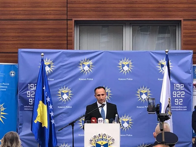 Presidenti i shpallë heronj të gjithë pjesëtarët e Policisë të rënë në detyrë