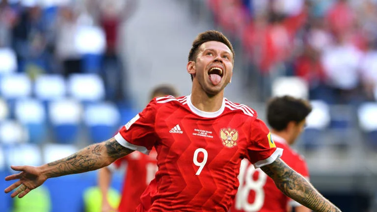 Futbollisti rus bën shqiponjën dykrenare, çmenden serbët