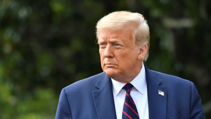Trumpi merr pjesë në ceremoninë e nënshkrimit të marrëveshjes Kosovë – Serbi