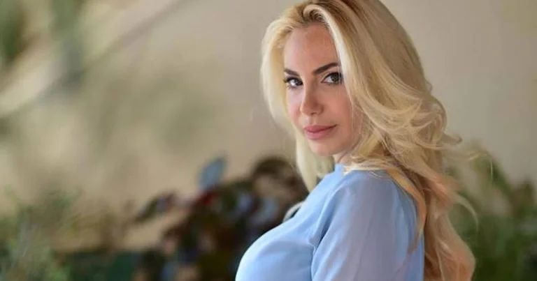 Ish-kandidatja për deputete i vë zjarrin rrjetit me fotot nga plazhi
