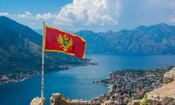 Lajm i mirë: Mali i Zi zbut masat për hyrjen e qytetarëve të Kosovës