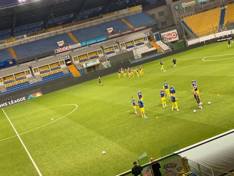 Futbollistët e Kosovës fillojnë stërvitjen e lehtë në ‘Ennio Tardini’ para ndeshjes