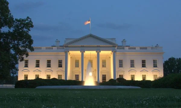 Delegacionet e Kosovës dhe Serbisë kalojnë në West Wing ku gjenden zyret e Trump