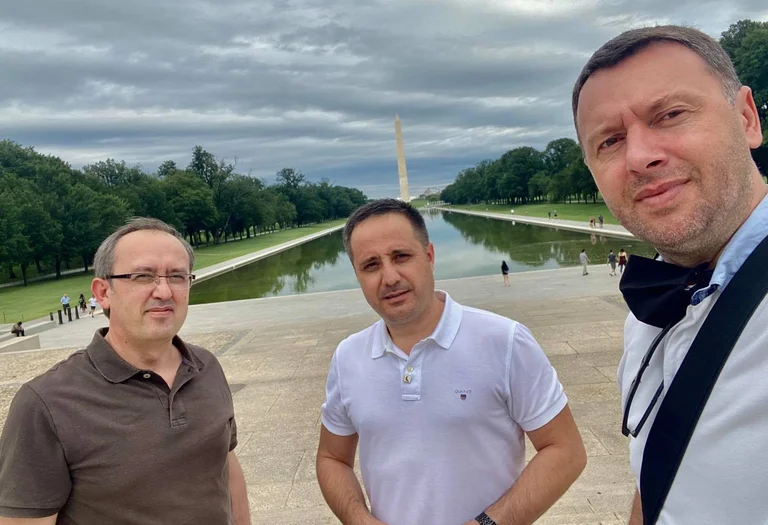 Abrashi publikon foto me Hotin e Selmanajn entuziastë