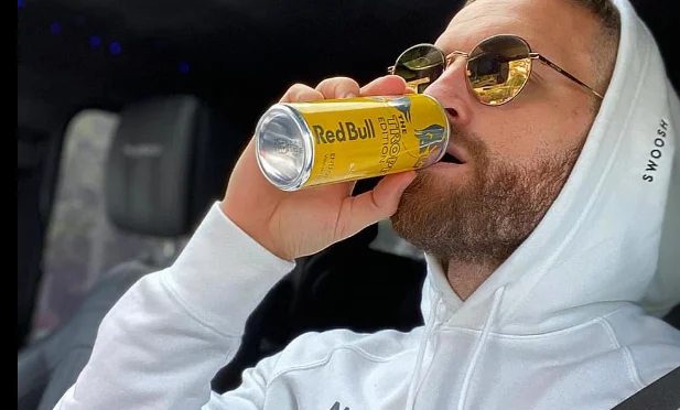 Mustafi tregon arsyen e vetme pse e pi pijen energjike ‘RedBull’