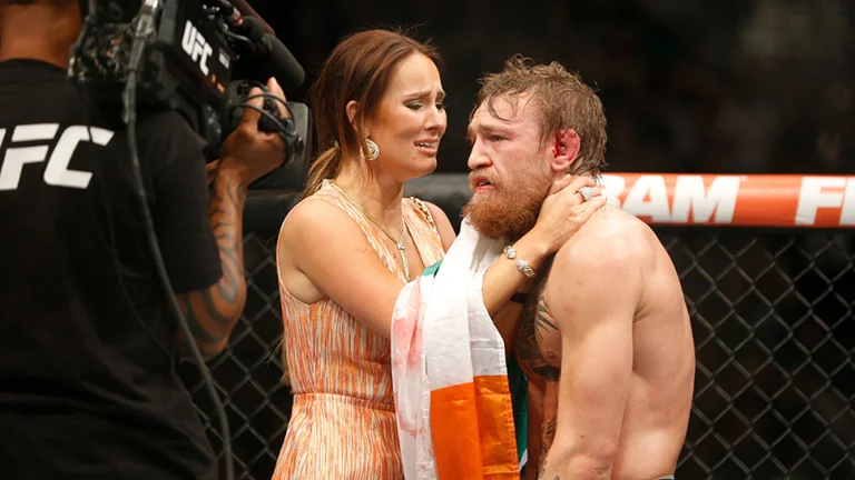 Historia prekëse e boksierit McGregor: Jetonte në varfëri – ja kush është gruaja që për pak vite e bëri milioner