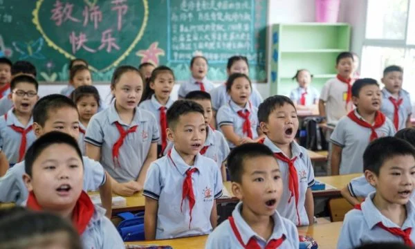 Wuhan rikthen nxënësit në shkolla