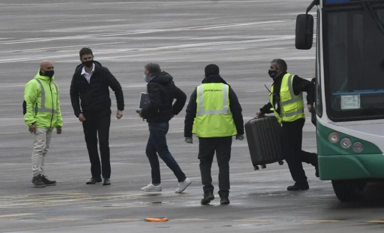 Babai i Messit niset drejt Barcelonës – e pret Bartoemu