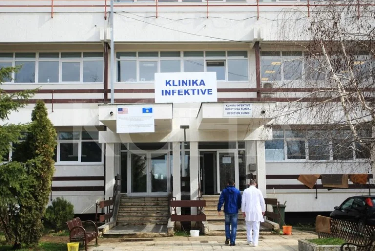 Deputeti i LDK-së shtrihet në QKUK pas përkeqësimit të gjendjes nga COVID-19