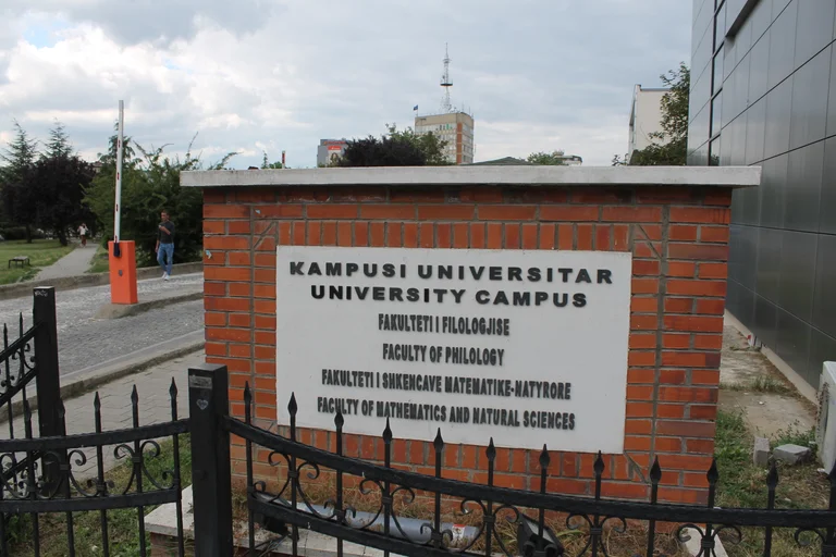 Qeverisë i kërkohet që studentët të lirohen nga të gjitha pagesat