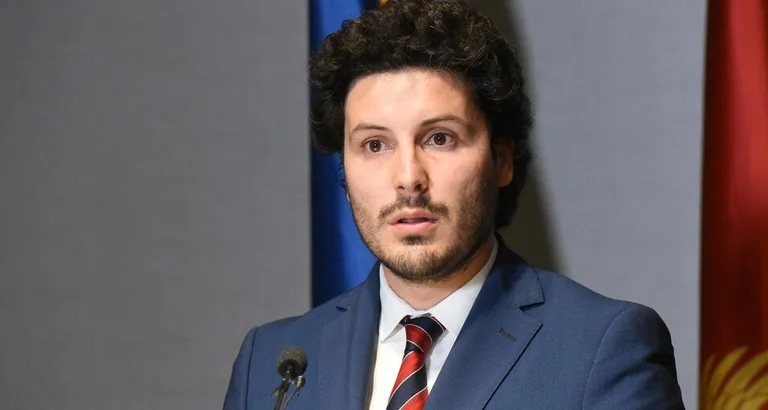 Djukanovic dans l'opposition, Abazovic élit coalition avec les partis pro-serbe
