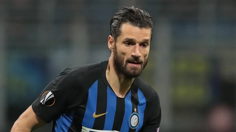 El jugador negro de Inter, papá muere.