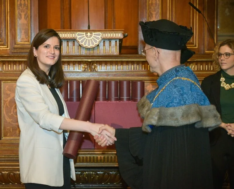 Elona Kamberi: Conoce a la esposa albanesa más exitosa de Austria