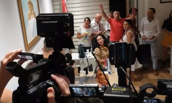 L'opposition Proserbe célèbre le succès des élections au Monténégro avec des chansons pour le Kosovo